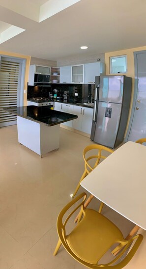 Apartment | Dining - Apartamento P1-32 Frente al Mar, Piscina y Wifi (Cartagena)