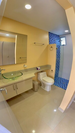 Apartment | Bathroom - Apartamento P1-32 Frente al Mar, Piscina y Wifi (Cartagena)