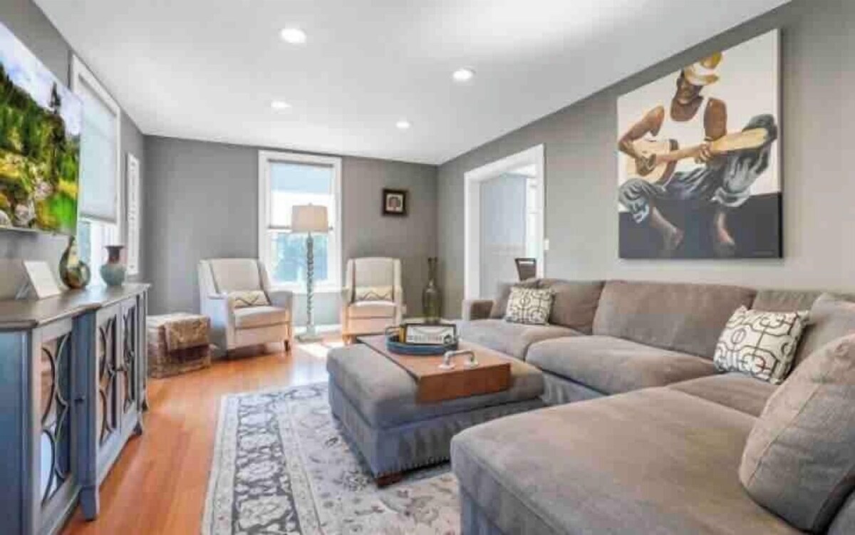 Cute Cottage with Hot Tub