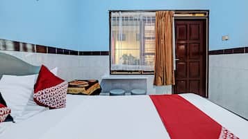 1 bedroom, desk, laptop workspace, free WiFi