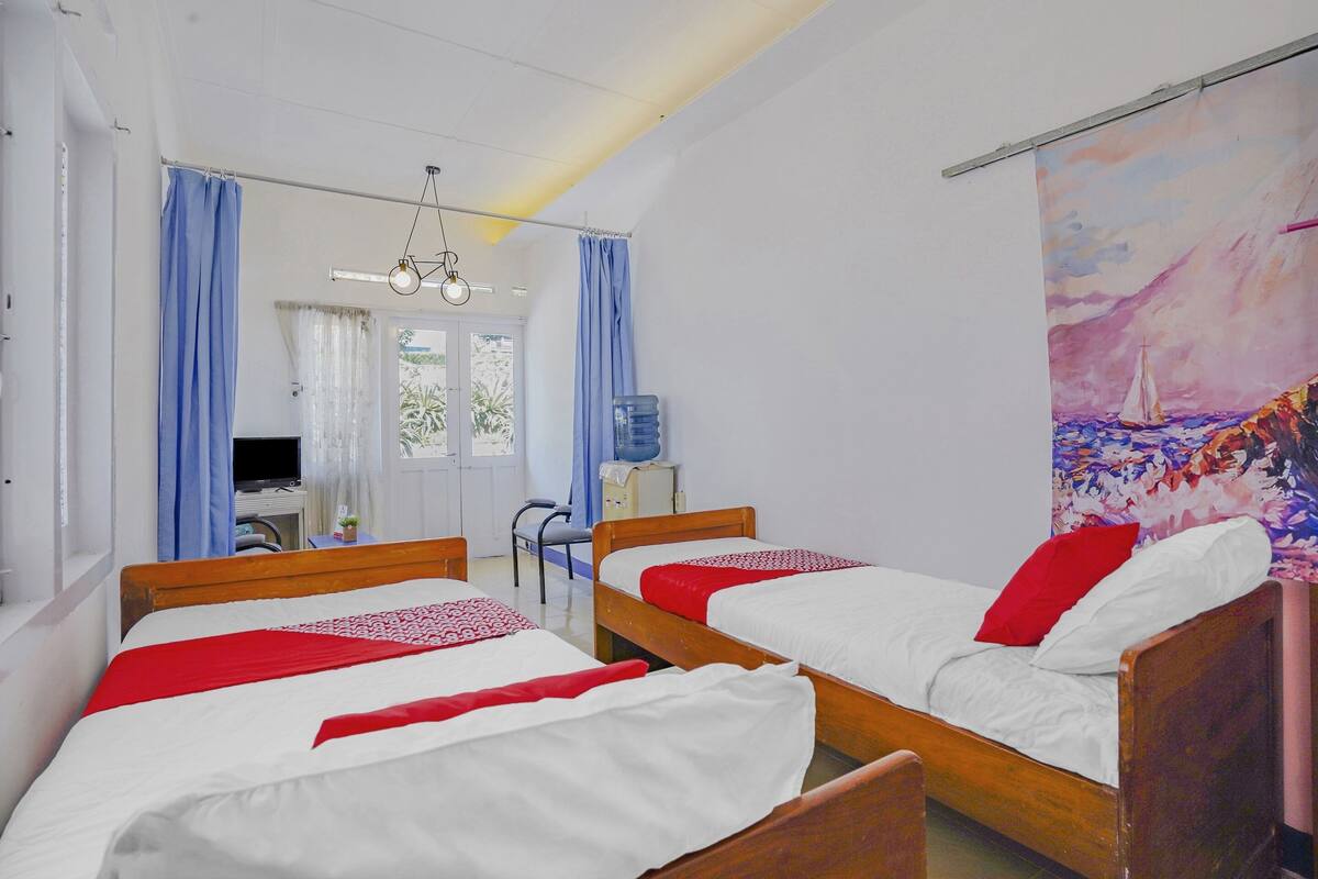 Twin Room | 1 bedroom, desk, free WiFi, bed sheets