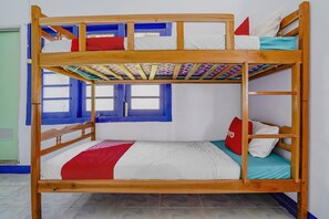 Chambre Simple Ăconomique | Bureau, Wi-Fi gratuit, draps fournis