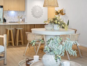Deluxe Apartment, 3 Bedrooms, Lagoon View, Poolside | Dining room - Drift North Holiday Apartments (Casuarina)