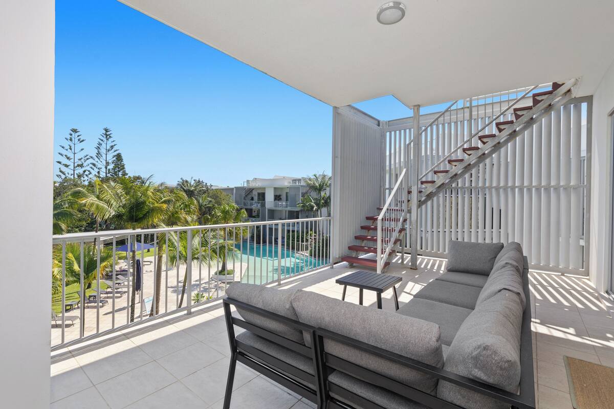 Apartemen Keluarga, 3 kamar tidur, teras, pemandangan kolam renang | Pemandangan dari kamar