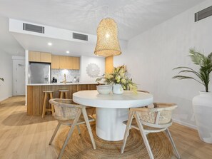 Dining room - Drift North Holiday Apartments (Casuarina)