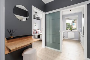 1 slaapkamer, een strijkplank/strijkijzer, wifi, beddengoed