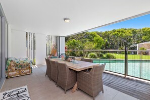 Deluxe Apartment, 3 Bedrooms, Pool Access, Pool View | Garden view - Drift South Holiday Apartments (Casuarina)