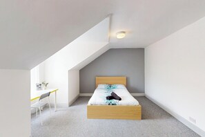 4 bedrooms, iron/ironing board, free WiFi, bed sheets - City Centre-uni Cottage - Ideal Location (Sunderland)