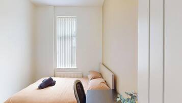 4 bilik tidur, seterika/papan seterika, Wi-fi percuma, cadar katil