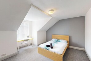 4 chambres, fer et planche à repasser, accès au Wi-Fi (inclus)