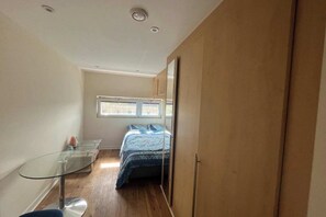 Appartement de base, 1 lit double | 1 chambre, espace de travail pour ordinateurs portables