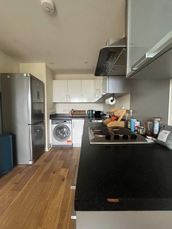 Appartement de base, 1 lit double | Cuisine privée | Réfrigérateur, un four, surface de cuisson, bouilloire électrique