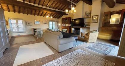 Tyylikäs huoneisto Città della Pievessä, Stiloso appartamento con 2 camere da letto e 2 bagni a Citt