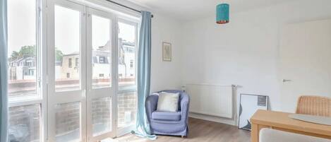 Basic Apartment, 1 King Bed | Living area | TV