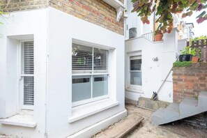 Basic Apartment, 1 King Bed | Exterior