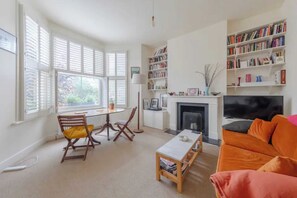 Basic Apartment, 1 King Bed | Living area | TV