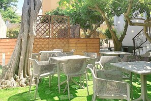 Outdoor dining - Villa with pool (Pompei)