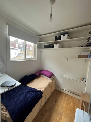 Studio – basic, 1 enkeltseng | Strykejern/-brett og sengetøy