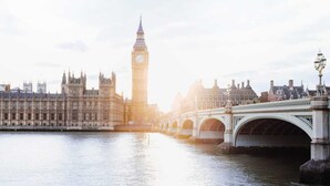 A river with a bridge and the Big Ben clock tower in the background. - Cosy 1BD Studio Flat - Hampstead (London)