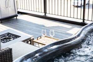 Tina de hidromasaje al aire libre