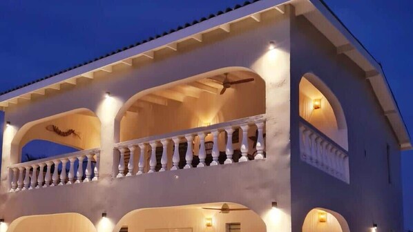 A two-story building with a balcony and arched windows. - 12B Flamingo by Bonaire Paradise (Kralendijk)
