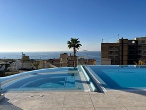 Pool - Sunset Cliffs 1 • 3 Bedroom • Sea View • Heated pool (Benidorm)