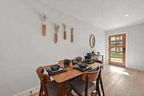 Dining - Zilker Bungalow, Pet Friendly (Austin)