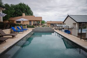 Unclassified image, 3 of 44, button