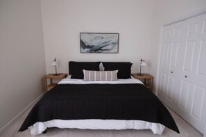 6 bedrooms, desk, WiFi
