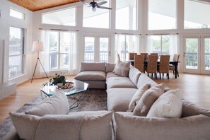 Unclassified image, 4 of 44, button