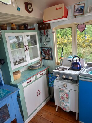 Kabin | Dapur pribadi | Lemari es, oven, kompor, dan ketel listrik