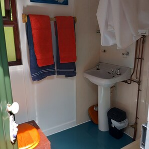 Room - Remarkable 1-bed Cabin in Co Donegal (Malin)