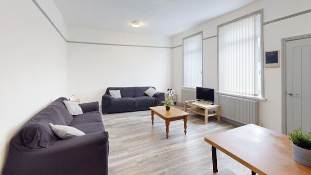 A modern living room with a sofa, a coffee table, and a TV stand. - City Centre-university Home From Home (Sunderland)