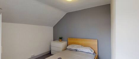 4 bedrooms, free WiFi, bed sheets