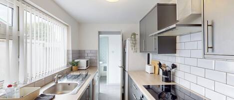 Fridge, microwave, oven, stovetop