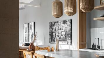 Vila superluxo | Cozinha privada | Geladeira, micro-ondas, cooktop, cafeteira/chaleira