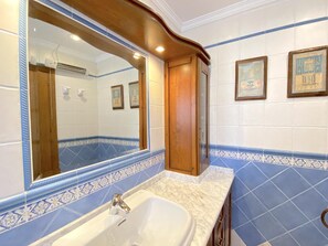 Bathtub