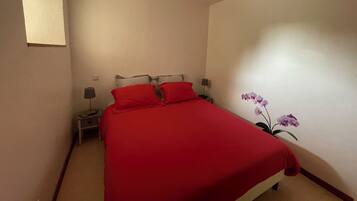 1 chambre, fer et planche Ă repasser, lit parapluie, Wi-Fi gratuit