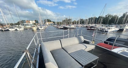 Superschoene Hausboote Direkt am Kanal mit dem Besten Aussicht