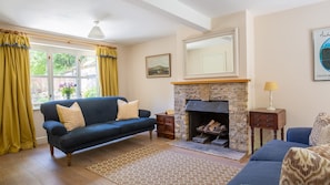 TV, offices - Woodland Cottage - Temple Guiting, Dog Friendly (Temple Guiting)