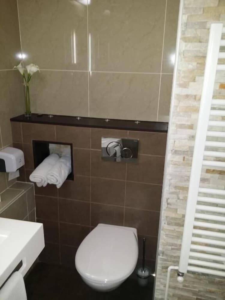 Hôtel Beausoleil Montélimar by null