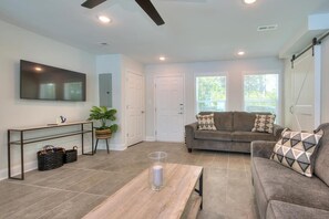 Smart TV - Turtle Creek Unit 1: Spacious 5BR, 6BA duplex in Oak Island with ocean views and private pool (Oak Island)