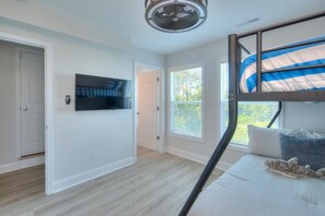 5 bedrooms, free WiFi, bed sheets - Turtle Creek Unit 1: Spacious 5BR, 6BA duplex in Oak Island with ocean views and private pool (Oak Island)