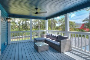Terrace/patio - Turtle Creek Unit 2: perfect for large families with ocean views and private pool. (Oak Island)