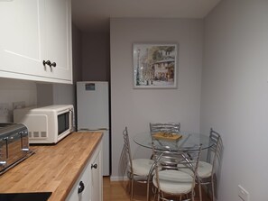 Basic Apartment | Dining room - White Door Malt-Huku Kwetu (Dunstable) (Dunstable)