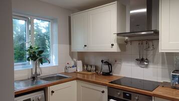 Basic Apartment | Private kitchen