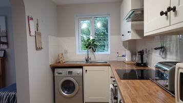 Basic Apartment | Private kitchen