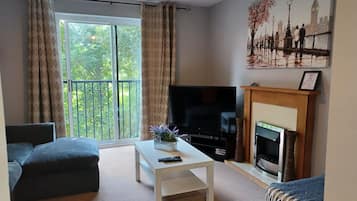 Basic Apartment | Living area