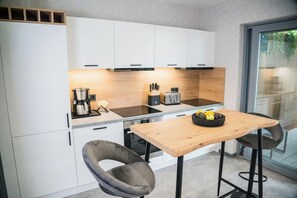 Design House, 3 Bedrooms, 2 Bathrooms | Private kitchen