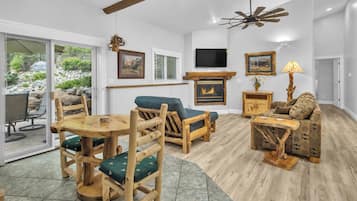 Smart TV, fireplace